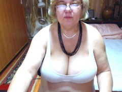 SeductiveMilf - blond female with  big tits webcam at xLoveCam