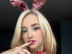 SelenaLilly - blond female webcam at xLoveCam