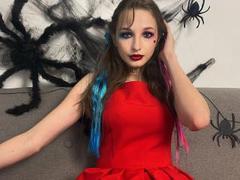 SelinaRose - female with brown hair webcam at xLoveCam