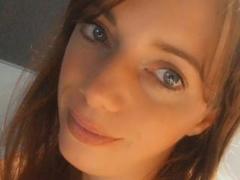 SerenaFr - female with brown hair webcam at xLoveCam