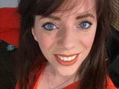 SerenaFr - female with brown hair webcam at xLoveCam