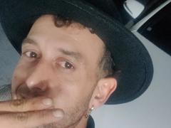 SexyBigH - male webcam at xLoveCam