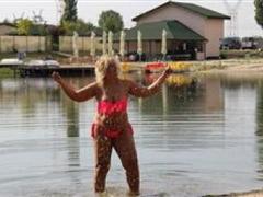 SexyyMilf - blond female with  big tits webcam at xLoveCam