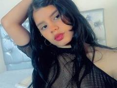 Sharlokarias - female with black hair webcam at xLoveCam