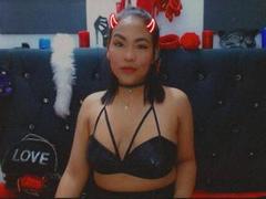SharomCastle - female with black hair webcam at LiveJasmin