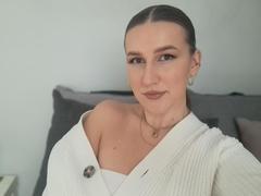 SiennaInLove - female with brown hair and  small tits webcam at xLoveCam