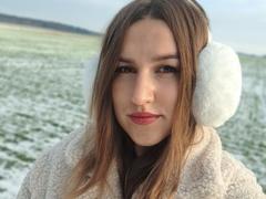 SiennaInLove - female with brown hair and  small tits webcam at xLoveCam