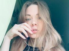 Simma - female webcam at xLoveCam