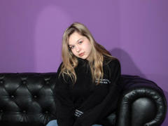 SimonaHugs - blond female with  small tits webcam at LiveJasmin