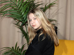 SimonaHugs - blond female with  small tits webcam at LiveJasmin