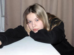 SimonaHugs - blond female with  small tits webcam at LiveJasmin