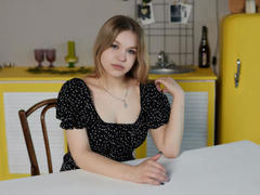 SimonaHugs - blond female with  small tits webcam at LiveJasmin