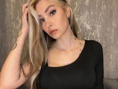 Sina-Valentini-hot from xLoveCam