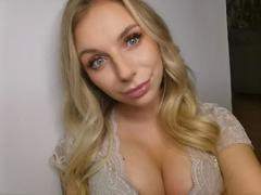 SlaviaH-hot - blond female webcam at xLoveCam