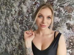 SlaviaH-hot - blond female webcam at xLoveCam