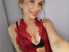 SlaviaH-hot - blond female webcam at xLoveCam