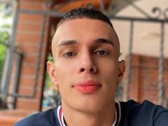 SlimLewis - male webcam at xLoveCam