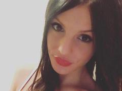 Sloaneswan - female with brown hair webcam at xLoveCam