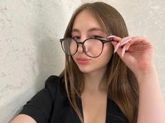 Soffi-hot - female with brown hair webcam at xLoveCam