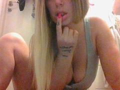 SoffieHottie - female with  small tits webcam at xLoveCam