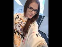 Solveig-hot - female with brown hair webcam at xLoveCam