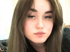 SonyaSiz - female with brown hair webcam at xLoveCam