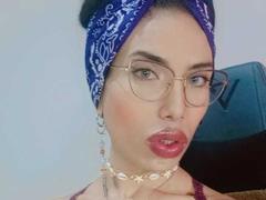 SophiaLithbett - shemale with brown hair webcam at xLoveCam