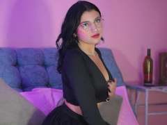 SophiaMeyerr - female with black hair webcam at xLoveCam