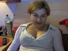 SportyLove - blond female with  small tits webcam at xLoveCam