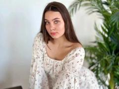 Stephanies-hot - female with brown hair webcam at xLoveCam