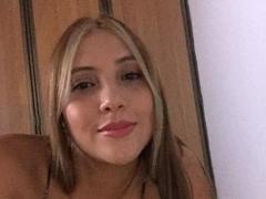 SweetAppleRed - female with brown hair and  small tits webcam at xLoveCam