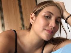 SweetAppleRed - female with brown hair and  small tits webcam at xLoveCam