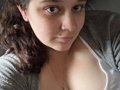 SweetGirl1998-hot - female with brown hair webcam at xLoveCam