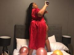 ThickMiaxoxo - female with brown hair and  big tits webcam at xLoveCam