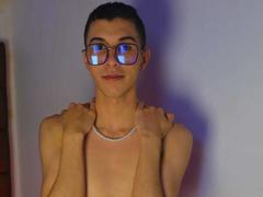 ThomasTwink69 - male webcam at xLoveCam