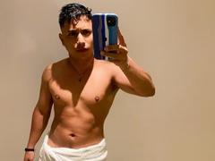 TommySexyHot from xLoveCam