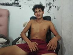 Totonev - male webcam at xLoveCam