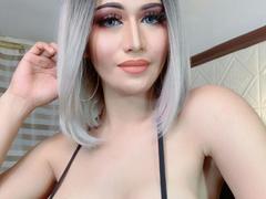 Tsyhumie-hot - blond shemale webcam at xLoveCam