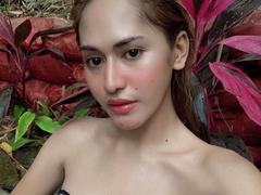 Tsyhumie-hot - blond shemale webcam at xLoveCam