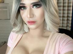 Tsyhumie-hot - blond shemale webcam at xLoveCam