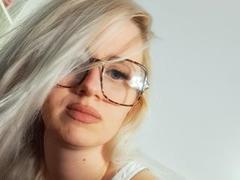 ValeOana - blond female webcam at xLoveCam