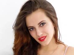 StaceyDeluxe - female with brown hair webcam at ImLive