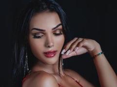 VanezzaTss - shemale with black hair webcam at xLoveCam