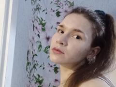 VeraKyk - female with brown hair webcam at xLoveCam