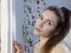 VeraKyk - female with brown hair webcam at xLoveCam