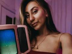 VeronicaOsborn - female with brown hair webcam at xLoveCam