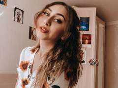 VeronicaOsborn - female with brown hair webcam at xLoveCam