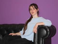 VeronicaNyman - female with brown hair webcam at LiveJasmin