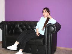 VeronicaNyman - female with brown hair webcam at LiveJasmin