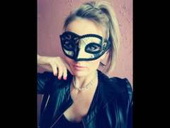 VIPLara-hot - blond female webcam at xLoveCam